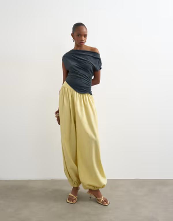 トップショップ レディース ボトムス カジュアルパンツ Topshop wide waistband balloon pants in buttermilk|ReVida 店