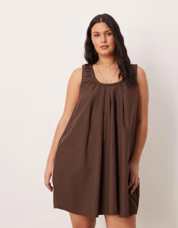 エイソス レディース トップス 衣装 ギャザー ミニ ASOS Curve ASOS DESIGN Curve poplin ruched scoop neck and back mini sundress インチ chocolate 黒茶