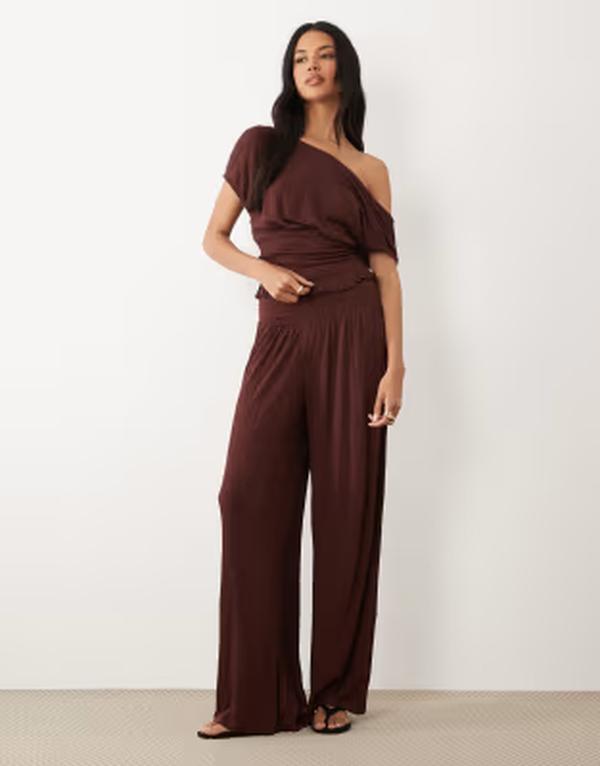 エイソス レディース ボトムス 心地好いズボン下 ワイドレッグ ASOS DESIGN mix \u0026 match crinkle shirred wide leg pants インチ chocolate 黒茶