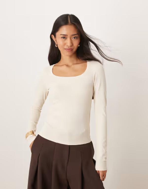 モーテル レディース トップス Tシャツ Motel Janana long sleeve scoop neck top IVORY アイボリー｜ReVida 店 13,485円