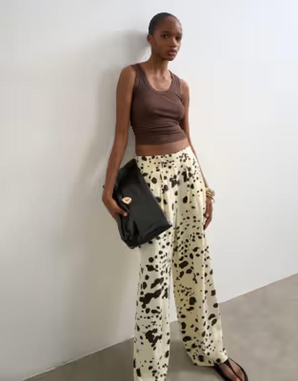 トップショップ レディース ボトムス カジュアルパンツ プリント リネン Topshop linen blend balloon pants with tie waist in cow print Multi マルチカラー|ReVida 店