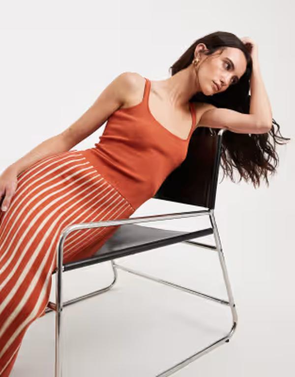 フォース&レックレス レディース トップス ワンピース コントラスト ニット マキシ 4th & Reckless knit contrast pleat hem detail maxi dress in rust ラスト｜ReVida 店 23,850円