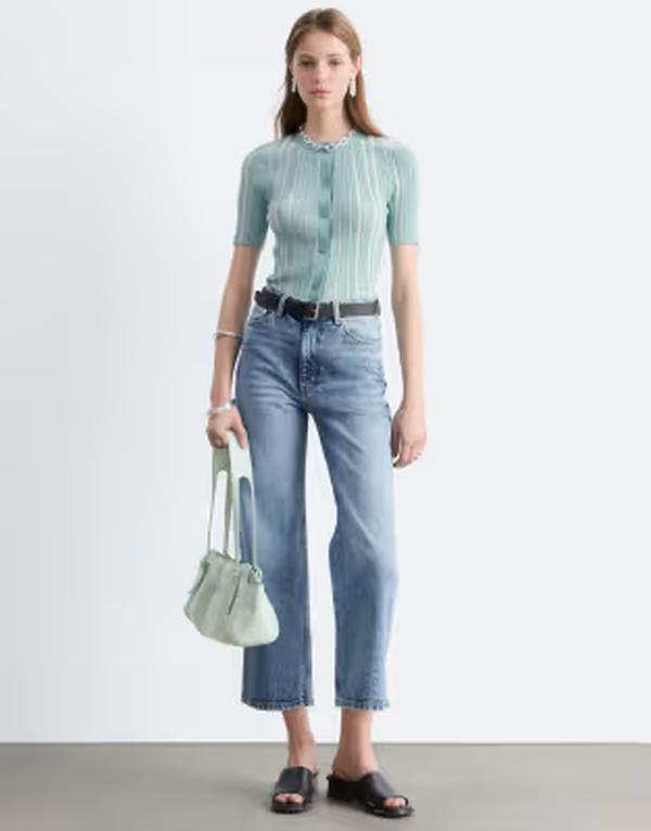 アンドアザーストーリーズ レディース ボトムス デニムパンツ ヴィンテージ クロップド ジーンズ & Other Stories wide fit cropped jeans in mid blue vintage wash MID BLUE ブルー｜ReVida 店