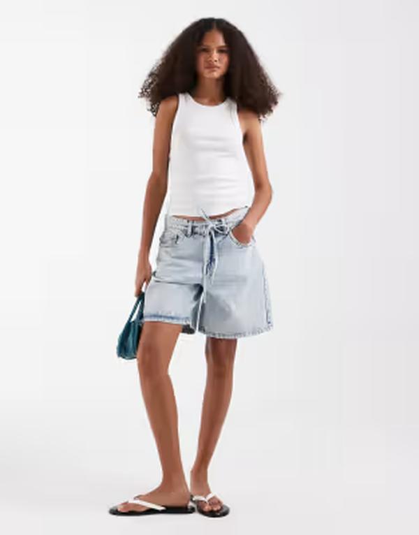 ヴェロモーダ レディース ボトムス ハーフパンツ・ショーツ ショートパンツ デニム Vero Moda Wien mid rise beltedenim shorts in light blue wash Light Blue Denim デニム｜ReVida 店