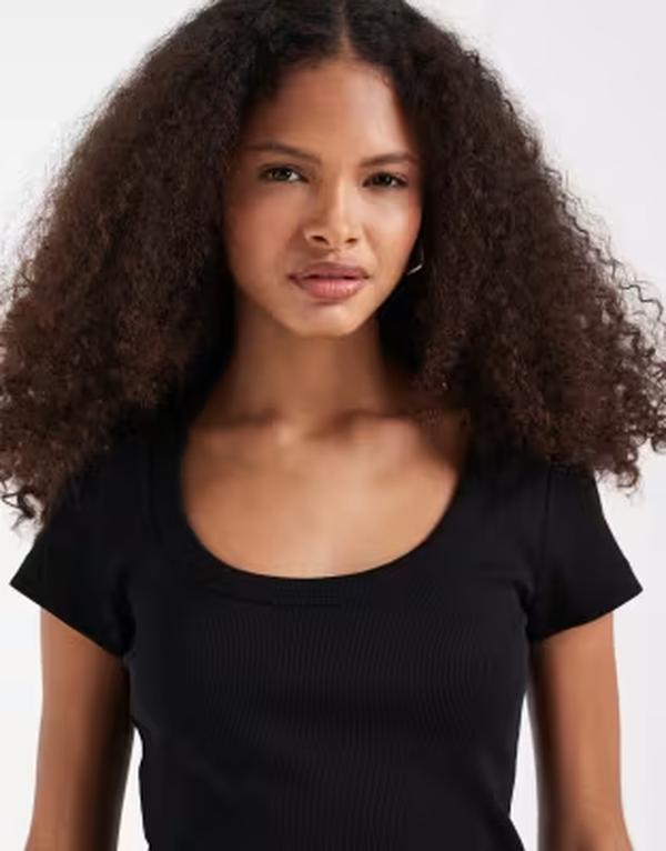 ヴェロモーダ レディース トップス Tシャツ リブ Vero Moda ribbed scoop neck t-shirt Black ブラック｜ReVida 店