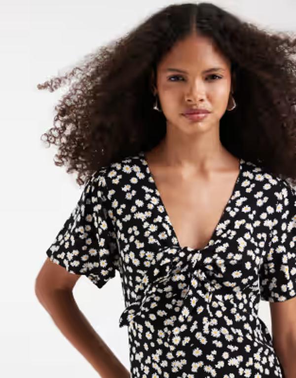 ヴェロモーダ レディース トップス ワンピース プリント ミニ Vero Moda Easy Joy short sleeve bow front mini dress ditsy daisy print Black daisy ブラック｜ReVida 店