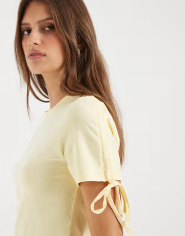 ピーシーズ レディース トップス ティーシャツ ギャザー PIECES ruched shoulder T-shirt インチ pastel yellow French vanilla 黄み トップス-Tシャツ・カットソー