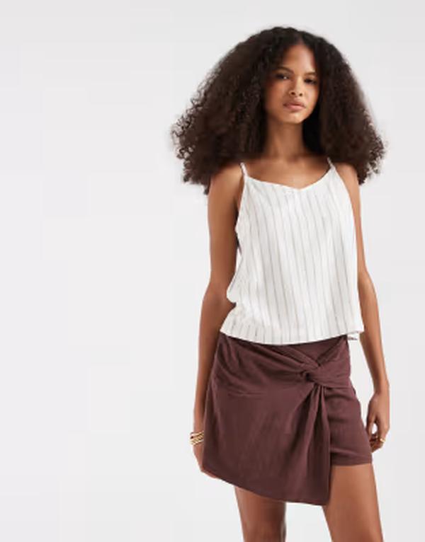 ピーシーズ レディース ボトムスカート ハイウエスト コットン Pieces textured cotton high waist knot detail skort in deep mahogany Deep Mahogany ブラウン｜ReVida 店