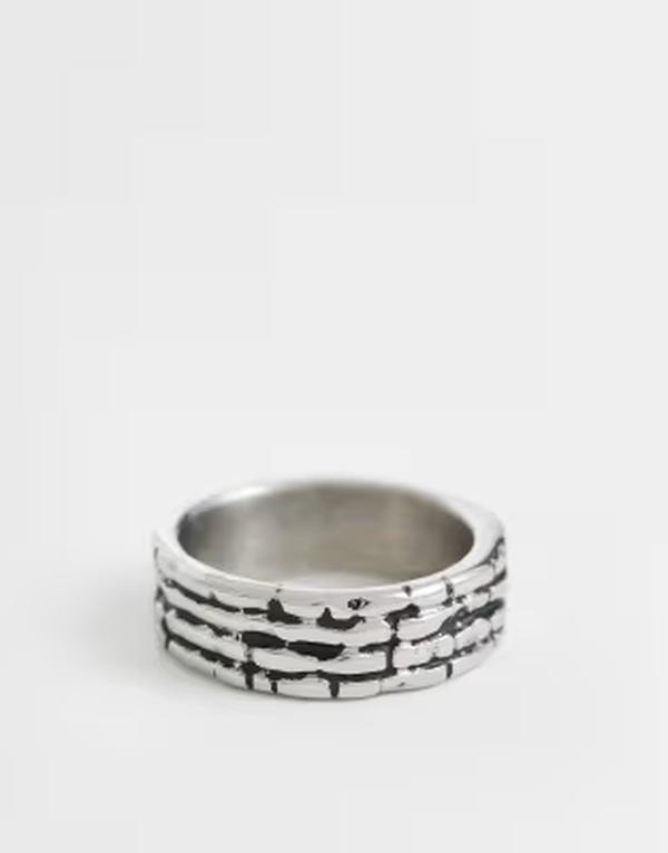 エイソス メンズ 添え物 輪っか ティーシャツ ASOS DESIGN waterproof stainlessteel grooved texture ring インチ antique SILVER しろがね色