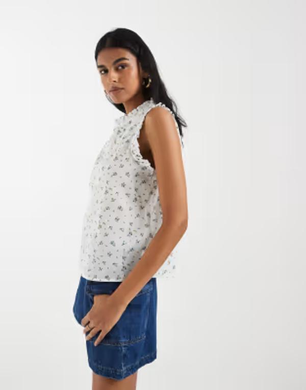 ヴェロモーダ レディース トップス より良い 御花柄 刷り上げる フラウンス ノースリーブ 御花 Vero Moda dobby texture ruffle trim sleeveless top and blue floral print Snowhite/blue 白いこと