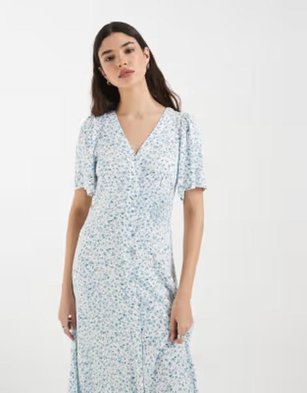 ヴェロモーダ レディース トップス ワンピース ボタンダウン フラワー柄 プリント ダウン マキシ フラワー Vero Moda button down maxi dress and blue ditsy floral print Snowhite/blue ホワイト|ReVida 店