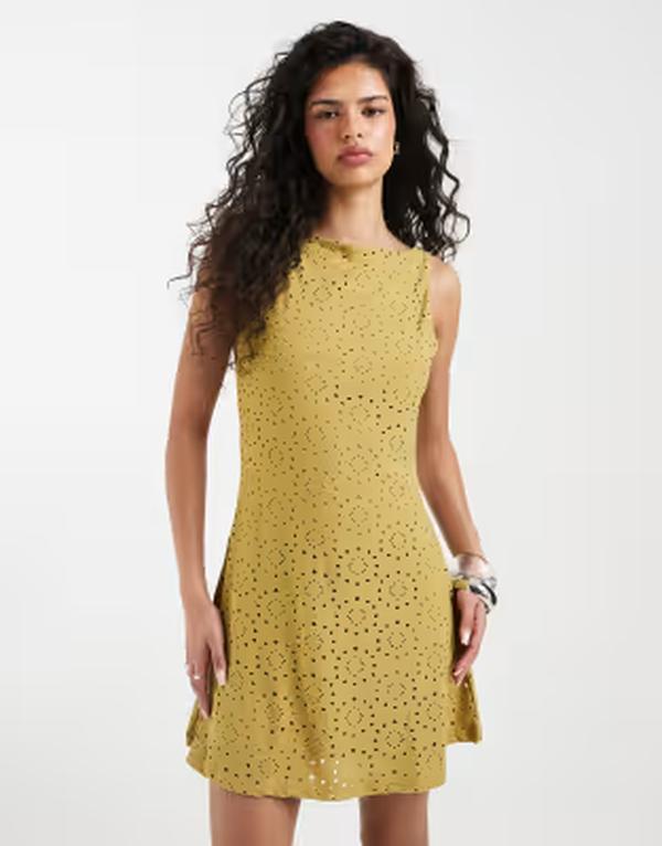 ヴェロモーダ レディース トップス ワンピース フラワー柄 ミニ ノースリーブ ジャージー フラワー Vero Moda jersey floral eyelet sleeveless mini dress in willow グリーン|ReVida 店