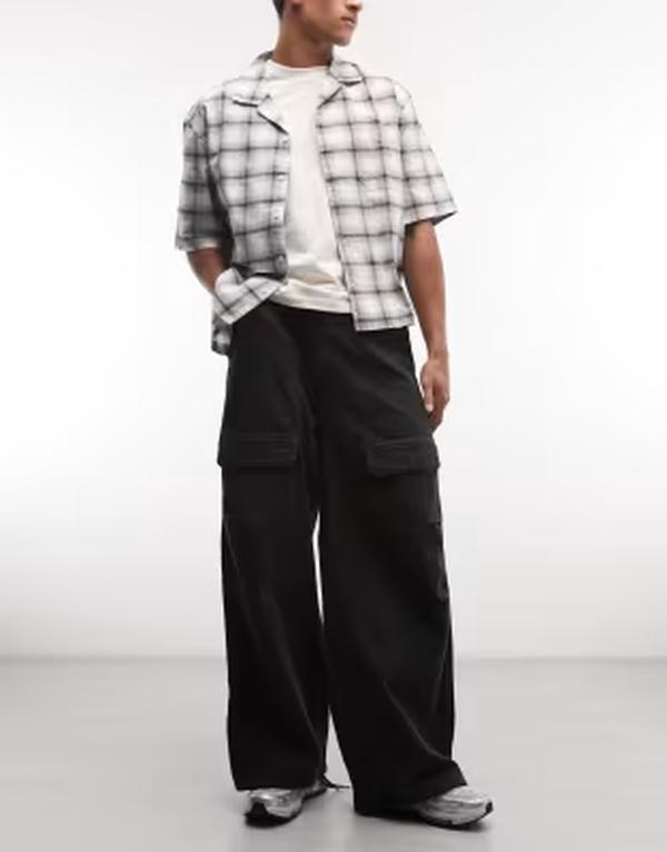 週日 メンズ ボトムス 心地好いズボン下 Weekday oversized parachute pants インチ washed black 黒いこと