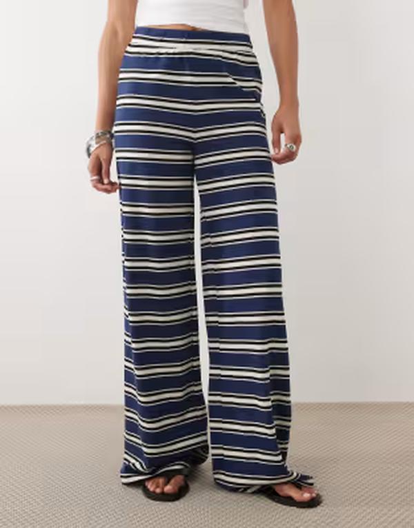 エイソス レディース ボトムス 心地好いズボン下 ワイドレッグ ASOS DESIGN wide leg pants and cream stripes - part of a set NAVY \u0026 CREAM STRIPES 皮膚軟化剤