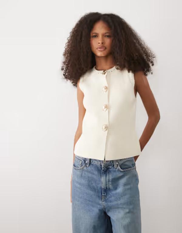 マンゴ レディース トップス ベスト ニット Mango knit vestop with sun statement buttons in cream クリーム｜ReVida 店