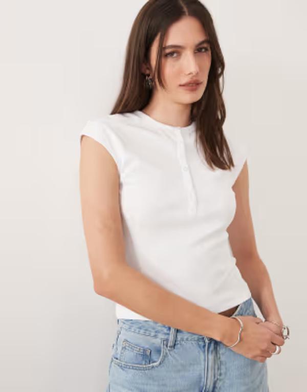 エイソス レディース トップス プルオーバー 肋筋 ASOS DESIGN ribbed button detail henley baby tee WHITE 白いこと