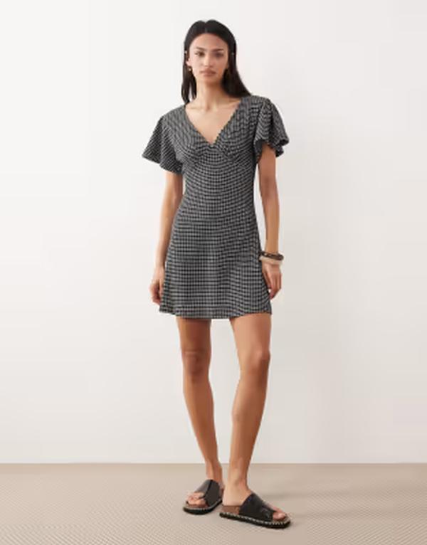 エイソス レディース トップス ワンピース Vネック ギンガムチェック ミニ ギンガム ASOS DESIGN v neck floaty mini dress gingham texture Gingham ブラック｜ReVida 店