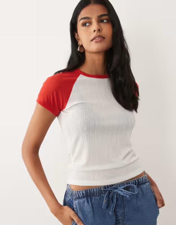 エイソス レディース トップス Tシャツ メッシュ ASOS DESIGN fitted textured mesh raglan T-shirt and Red & White ホワイト｜ReVida 店