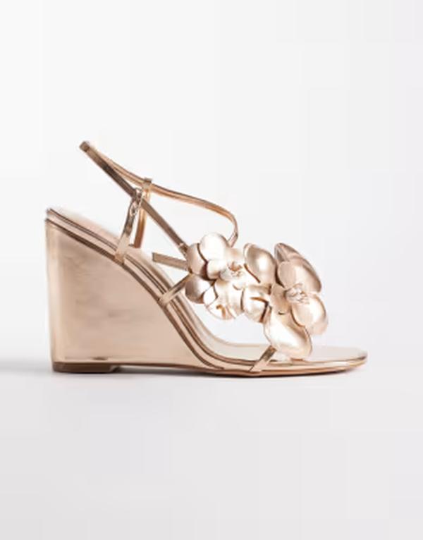 シミ レディース シューズ サンダル SIMMI Shoesimmi London Franny wedge sandals with flower detailing インチ rose gold metallic ゴールド