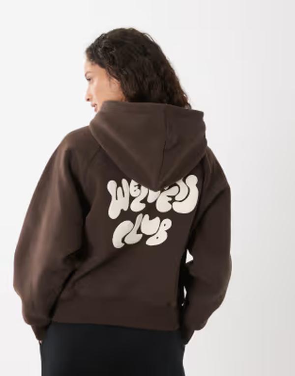 コットンオン レディース アウター パーカー・スウェット プラスサイズ グラフィック Cotton Active plush premium graphic hoodie in french roast French roast｜ReVida 店