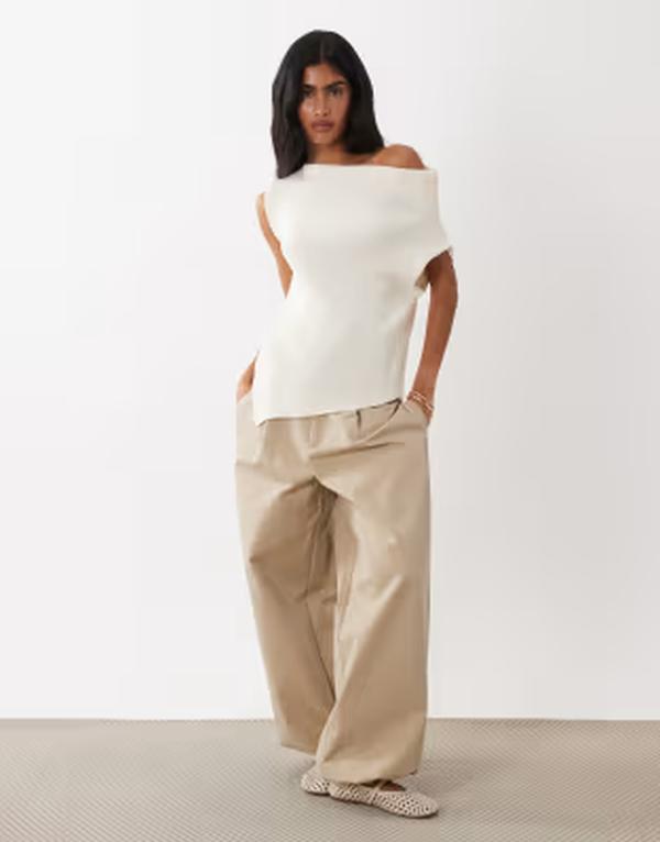 エイソス レディース トップス タンクトップ アシンメトリー ノースリーブ ASOS DESIGN sleeveless asymmetric top White ホワイト｜ReVida 店