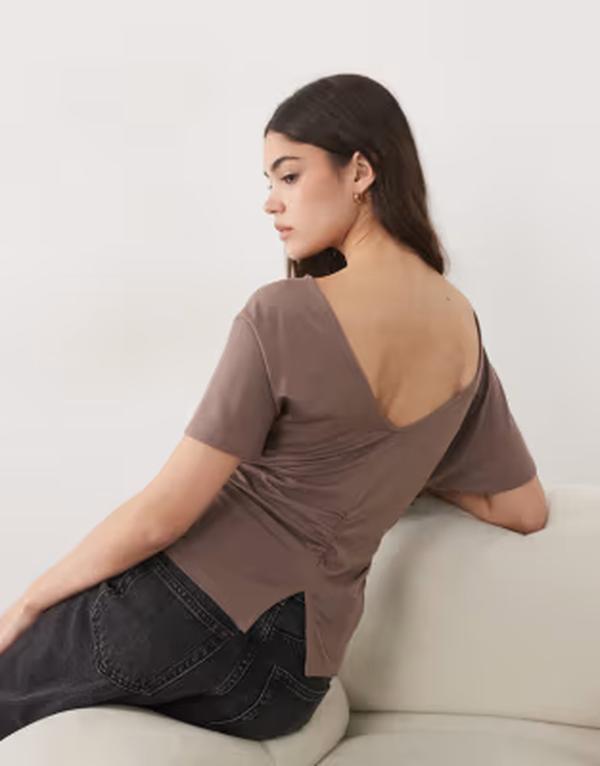 エイソス レディース トップス プルオーバー ASOS DESIGN cinch waist angle sleeve tee with v back detail BROWN 赤銅色