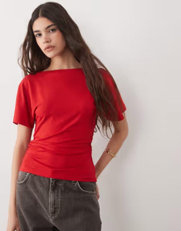 エイソス レディース トップス プルオーバー ASOS DESIGN cinch waist angle sleeve tee with v back detail RED 赤いこと
