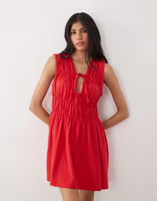 エイソス レディース トップス 衣装 ミニ ASOS DESIGN shirred tie front mini dress RED 赤いこと