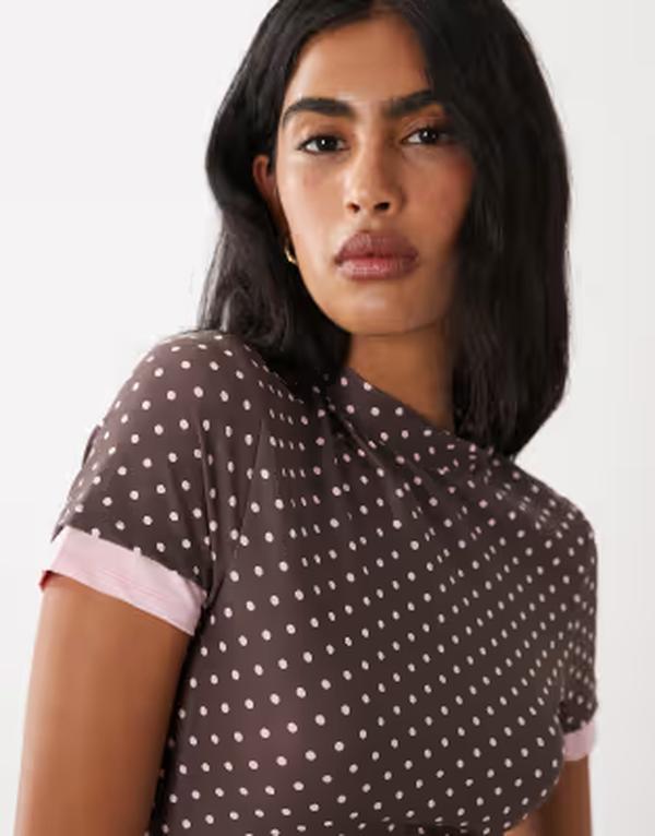 エイソス レディース トップス プルオーバー 点点柄 点点 対照 ASOS DESIGN short sleeve double layer polka dotop with pink contrast BROWN 赤銅色
