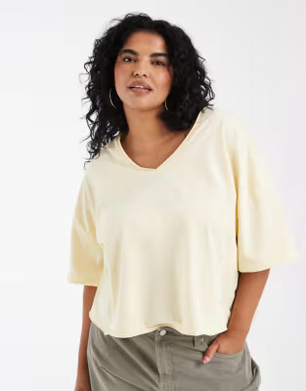 エイソス レディース トップス Tシャツ Vネック ASOS Curve ASOS DESIGN Curve slouchy V-neck T-shirt in washed buttermilk WASHED BUTTERMILK｜ReVida 店