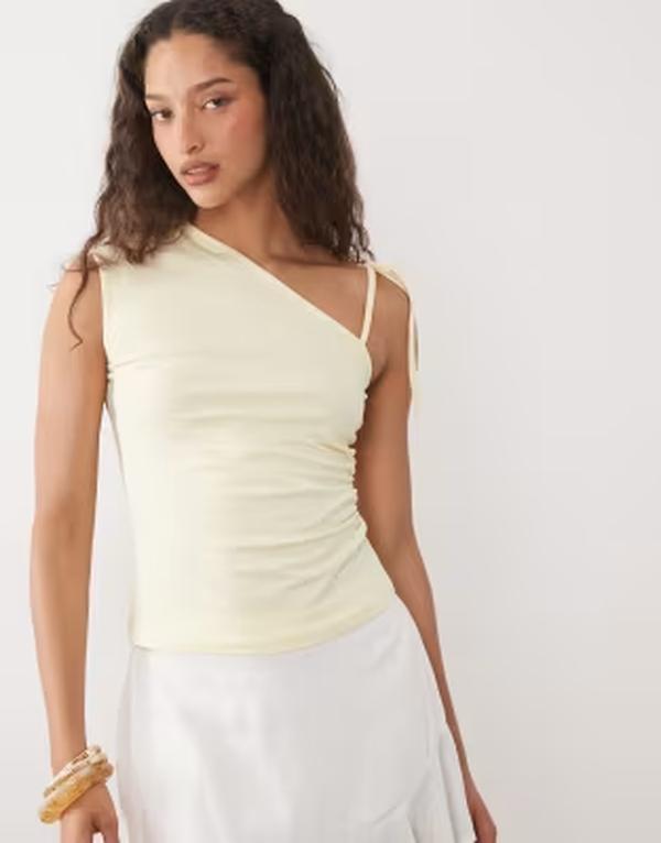 エイソス レディース トップス プルオーバー ASOS DESIGN tie one shoulder top with ruching at side インチ buttermilk