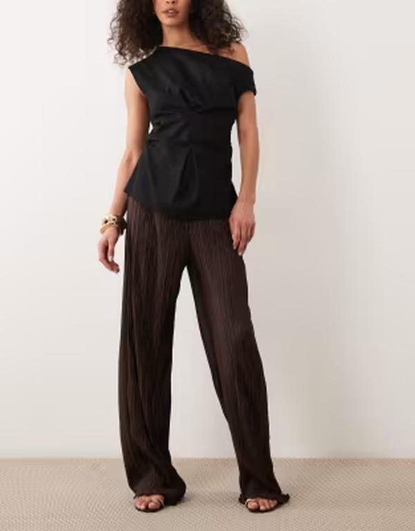 エイソス レディース ボトムス 心地好いズボン下 ワイドレッグ ASOS DESIGN plisse wide leg pants - part of a set BROWN 赤銅色