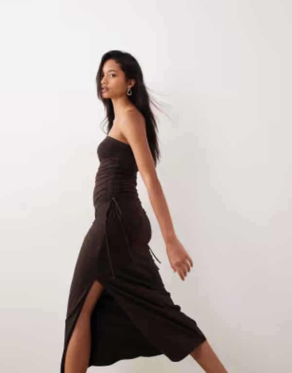 エイソス レディース トップス ワンピース ギャザー ミディ ASOS DESIGN bandeau ruched side midi dress in chocolate チョコレート｜ReVida 店