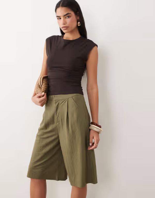 エイソス レディース ボトムス 二分の一ズボン下・さる股引き 遊撃手ズボン下 リネン ASOS DESIGN linen look tailored bermuda shorts Khaki Green 緑であること