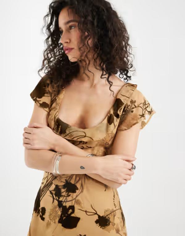 モーテル レディース トップス ワンピース フラワー柄 フリル フラワー Motel Bhrawa ruffle neck midaxi dress floral BEIGE ベージュ|ReVida 店