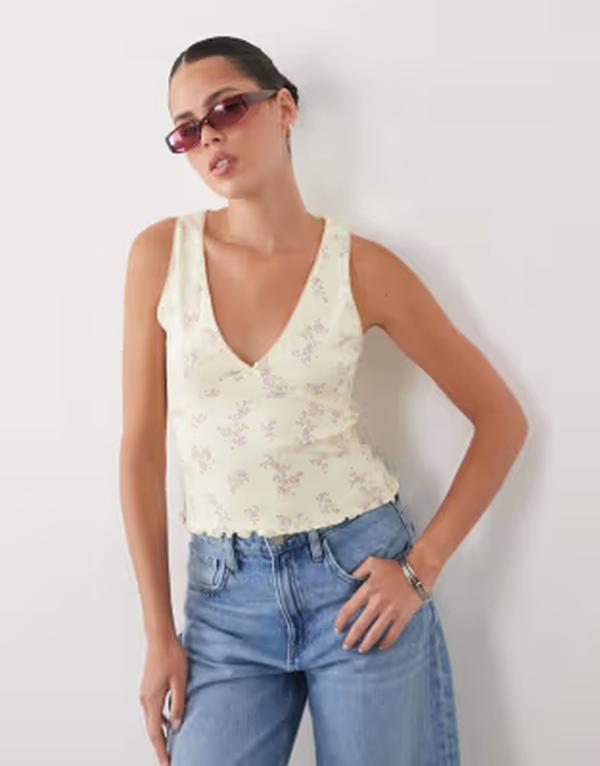 ミスセルフフリッジ レディース トップス タンクトップ Vネック フラワー柄 リブ フラワー Misselfridge ribbed v-neck tank in lemon floralemon floral｜ReVida 店