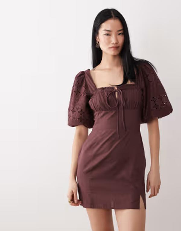 ウェンズデーガール レディース トップス 衣装 ミニ Wednesday\u0027s Girl short eyelet sleeves mini dress BROWN 赤銅色