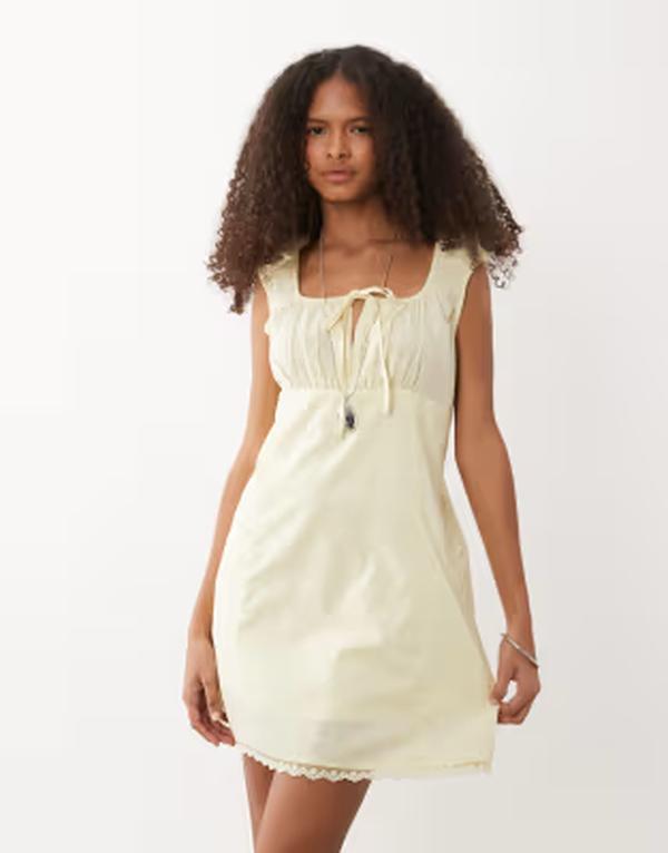 ウェンズデーガール レディース トップス 衣装 ミニ Wednesday\u0027s Girl milkmaid mini dress インチ butter yellow 黄色
