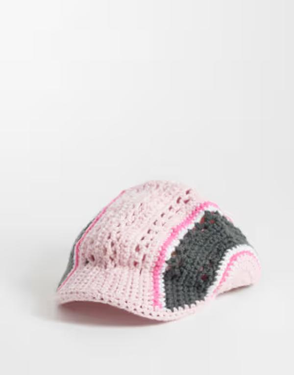 コルージョン レディース アクセサリー 帽子 キャップ COLLUSION crochet stripe flat capINK ピンク|ReVida 店