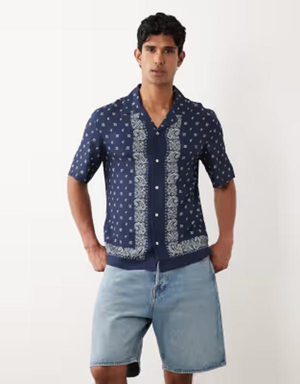 マンゴ メンズ トップス シャツ リラックスフィット プリント Mango bandana print relaxed fit shirt in deep NAVY ネイビー｜ReVida 店 19,786円