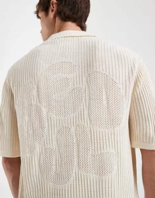 エイソス メンズ トップス スポーツシャツ 編み物 ASOS DESIGN oversized knit short sleeve crochet notch neck polo shirt with Seoul embroidery インチ stone 石ころ