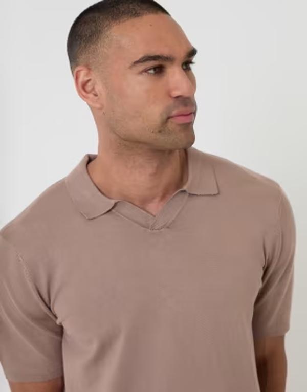 スリードベア メンズ トップス ポロシャツ ニット Threadbare trophy neck short sleeve knit polo top in taupe トープ|ReVida 店