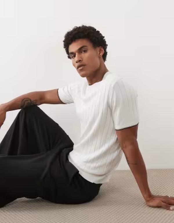 マンゴ メンズ トップス Tシャツ リブ コントラスト Mango ribbed T-shirt with contrastipping in off-white ホワイト｜ReVida 店