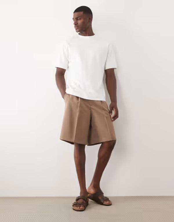 エイソス メンズ ボトムス 二分の一ズボン下・さる股引き 筋目 遊撃手ズボン下 ASOS DESIGN tailored pleated bermuda shorts BROWN 赤銅色