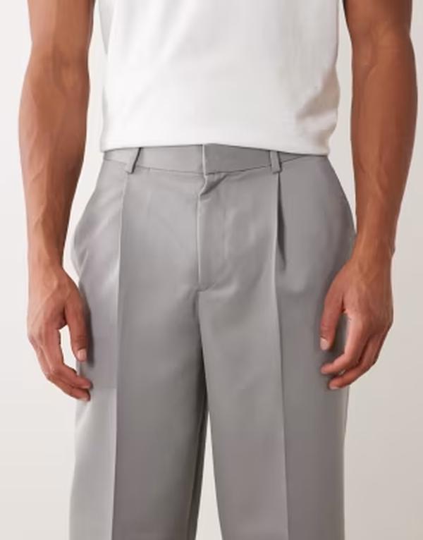 エイソス メンズ ボトムス 心地よいズボン下 筋目 ASOS DESIGN smart pleated relaxed tapered pants Gray 薄墨色