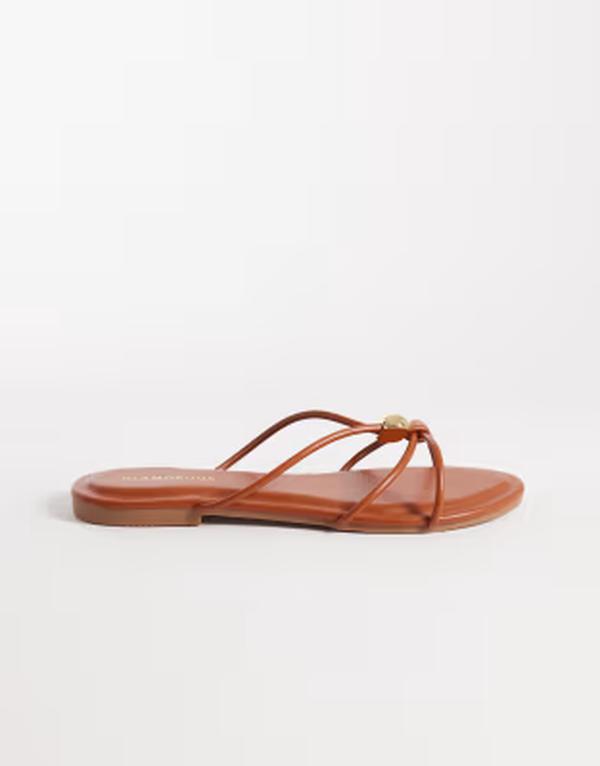 グラマラス レディース シューズ サンダル Glamorous flat sandals with gold-tone detailing BROWN 赤銅色