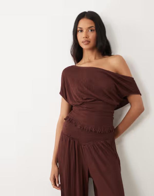 エイソス レディース トップス プルオーバー ASOS DESIGN mix \u0026 match crinkle shirred off shoulder top インチ chocolate 黒茶