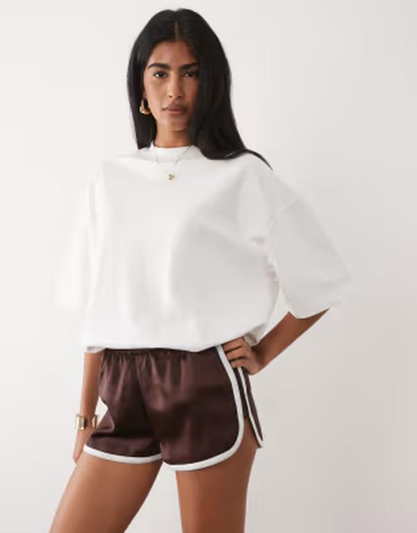 エイソス レディース ボトムス 二分の一ズボン下・さる股引き 遊撃手ズボン下 繻子 対比 ASOS DESIGN contrast seam satin runner shorts インチ chocolate and Chocolate 黒茶