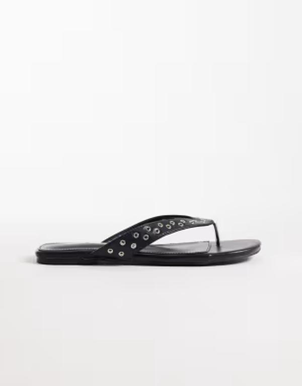 パブリックデザイア レディース シューズ サンダル Public Desire studded flip flops Black 黒いこと