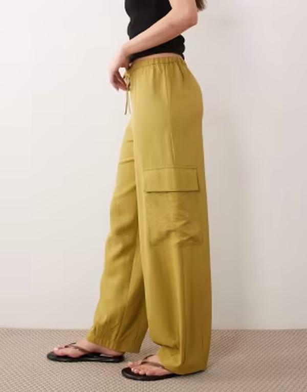 ミスセルフフリッジ レディース ボトムス カジュアルパンツ Misselfridge tailored utility pants in olive オリーブ|ReVida 店